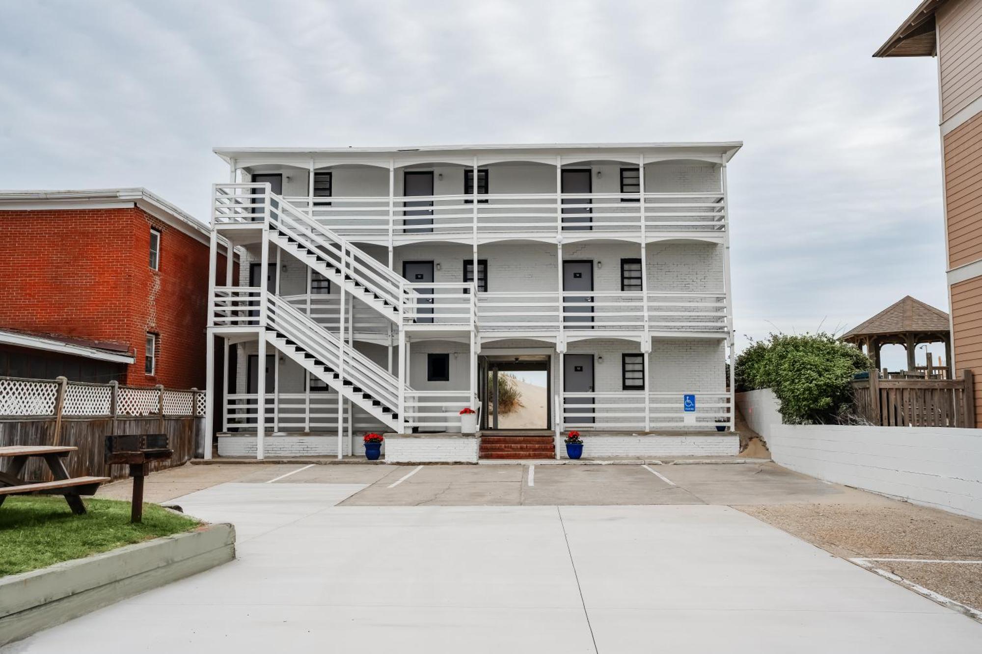 Mia'S Boutique Hotel Nags Head Exterior photo